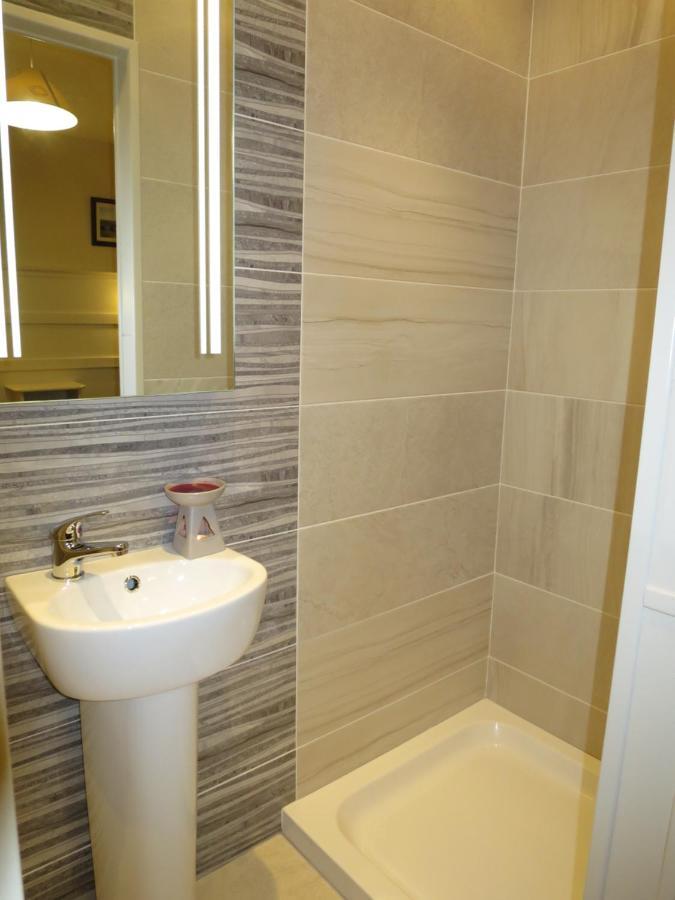 Avalon House B&B เกลนตีส์ ภายนอก รูปภาพ