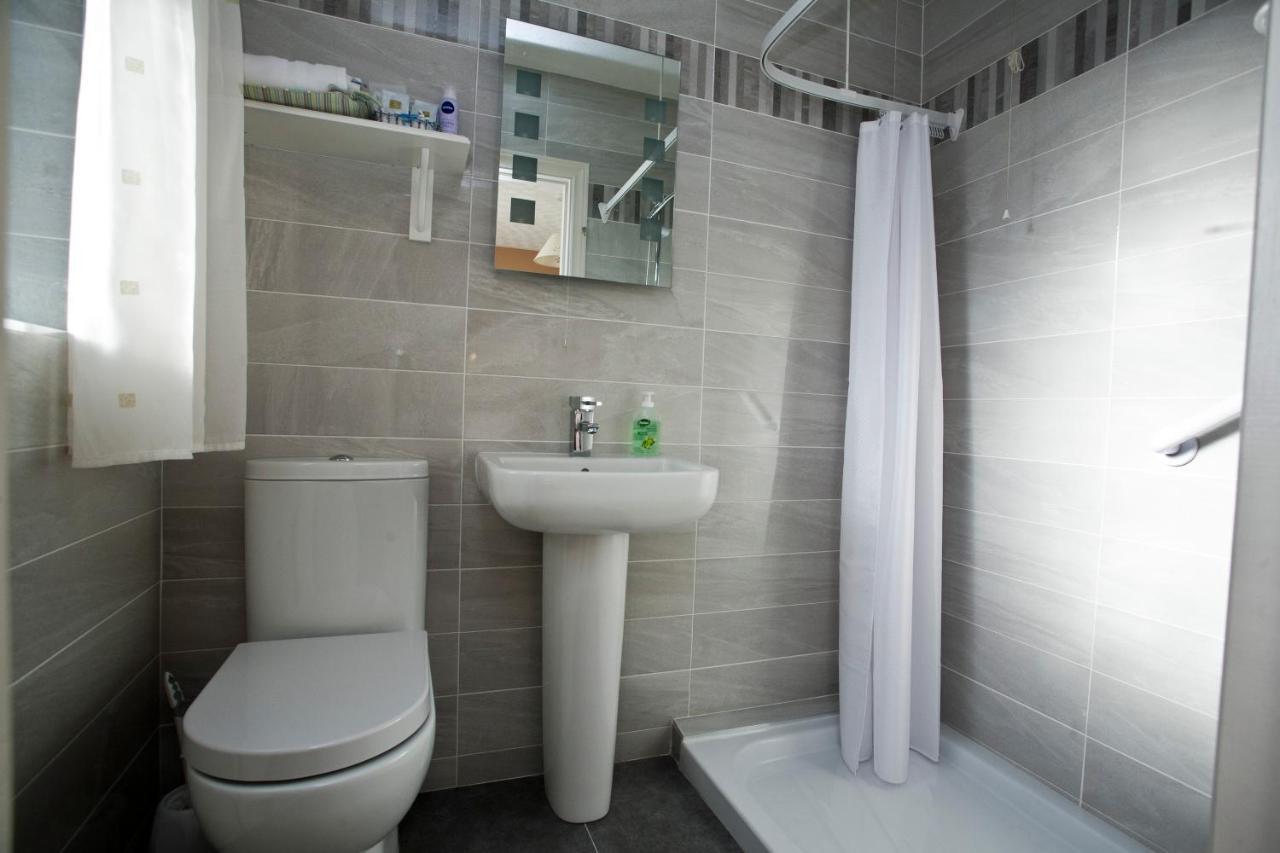 Avalon House B&B เกลนตีส์ ภายนอก รูปภาพ